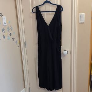 Babaton 🇨🇦Cropped Leg Navy Blue Romper